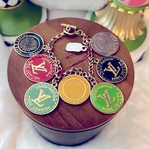 Bracelet “designer inspired”. THIS IS NOT AUTHENTIC and not selling as such.